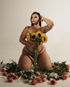 MadissonFord: I am your sexy rose garden 🌹🌻 ( 4 фото)