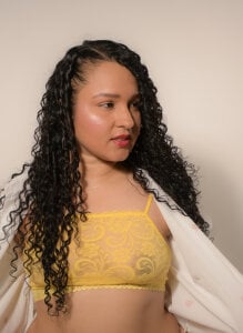 YERA 💛 de yera_curry  2 Imagens