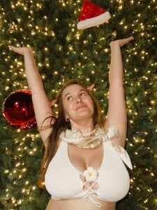 hello_imkittyy ChristmASS FREE Pic 8