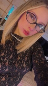 It's not what I show... it's what you imagine 😏⚠️ de GretaVelvet  2 Imagens