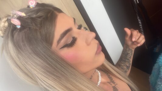 alisoondrean_ ✨ Foto 3