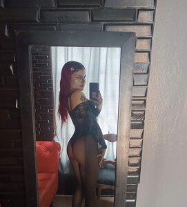 Zoe_mayers Public Pic 4