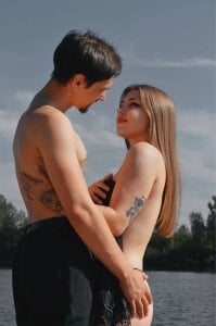 Miley_and_Michael A walk by the lake Pic