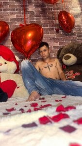 LucassSmith11 “I am the sin you want to commit this 14th.” 😈 Foto 6