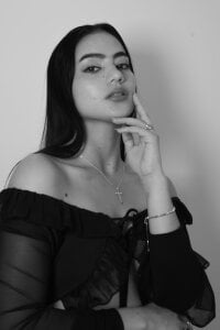 ariel_jonees do you like this outfit Pic