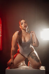 Nicolle_Ruizz RED BOX Gambar 2