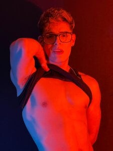 angel_sexyevil Caution Poză 4