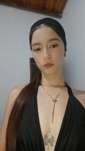 ElyraBloom “Eyes on me” Pic 3