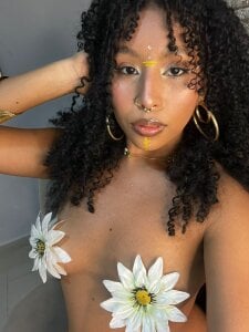 only me de Corinnah_Beauty  3 Imagens