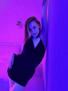 Emily_Bridget Sexy girl Pic 4