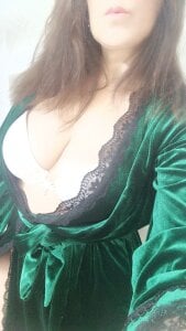 Sweet_Lanaaaaa When I'm not on camera, I wear a warm robe. How do you like my new robe that matches the color of my Pic 3