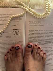 Luna18Pink Wet and suck my feet 👣💧👅 Pic 5