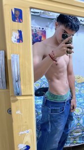 IsaacHot_1 Public Pic 4