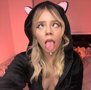 sienna_bloo Public Pic 5