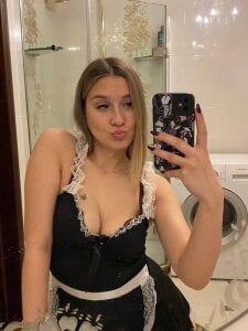 DarelleFaux your sexy maid Foto 2