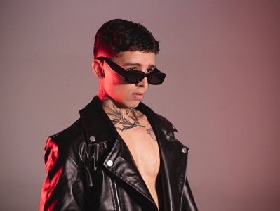 admire these photos💯 de Ian_Castillo_  2 photos