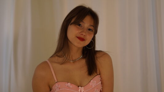 CwenBollding Cover Girl Vibes Pic 4