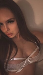 EllaStarrxxx 🤍 Pic