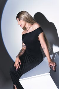 SkyThompson lady in black 🖤 รูป  2