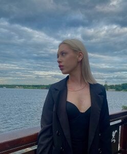 RiriKiss Public Pic 3