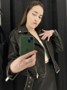 Holly_Play Public Pic 3