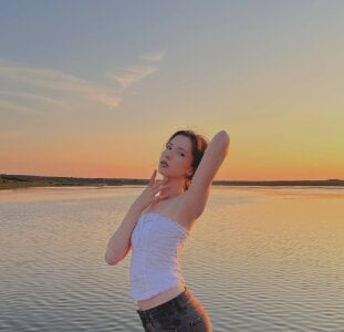 KirstieHower Public Hình 2