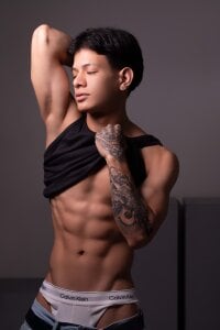 TonyPetrovjs Closer than ever Bilde 3