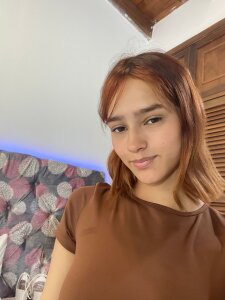 Good afternoon, darling ☀️💖 I’m live from 2:00 p.m. to 8:30 p.m., already missing your eyes on me, de MelodyMansson  3 photos