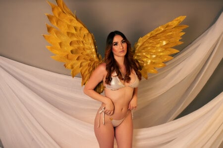 Pia_Johnson_ Gold angel💛🤍 Pic 3