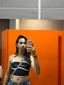 Ashleypetite_ Public Pic 2