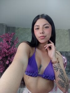 Maddy_sweet_18 Public Pic 4