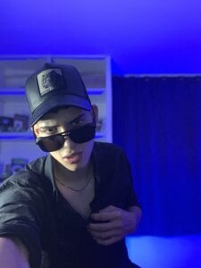 god_drake Dressed all in black Pic 2