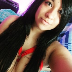 Big_boobs_lau_