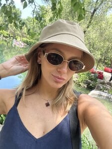 Ariana_Weinn Public Pic 2