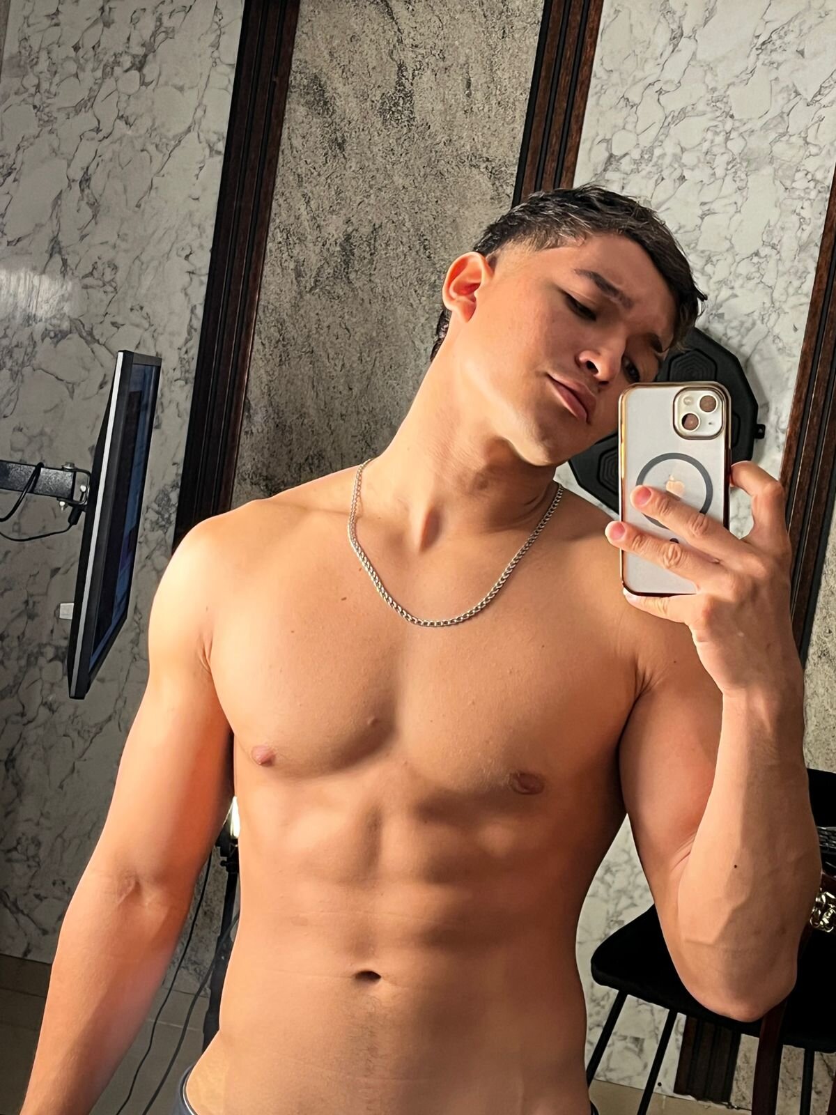 Maik_Mejia Poză populară 547