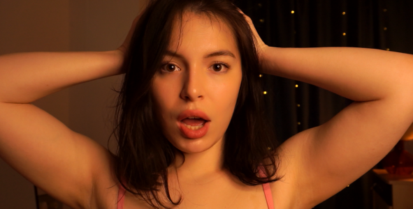 RoseBIeuMaking faces at the camera照片 3