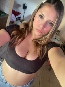 Larajeans- Public slika