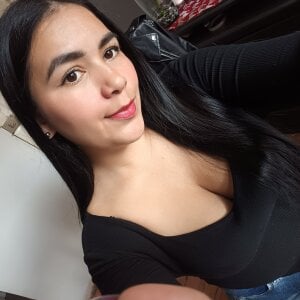 MelanieCoper1 Public 사진 2