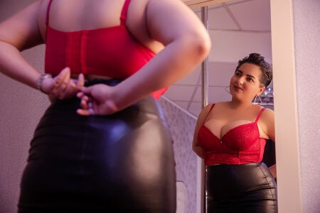 BustyAllyy Public Photo 5