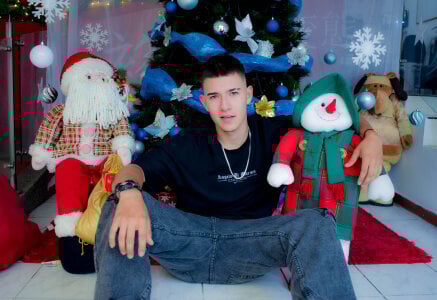 Aleck_Boy Merry christmas 2025 Pic 8