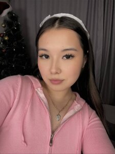 AlberthaEscue kiss me Pic 3