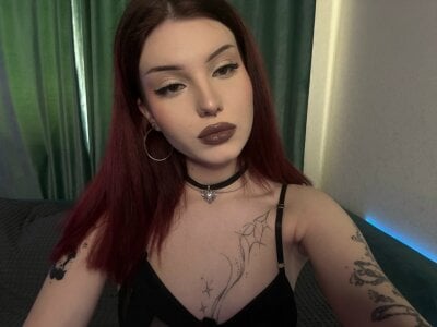 AliceQuenby Public Pic 4