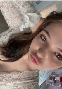 ThuBoppre kissing Pic 5