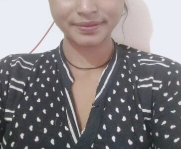 Erotic-Girl Public Pic 5