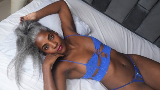 Lorenn_Hill natural attraction 💙 Pic 2