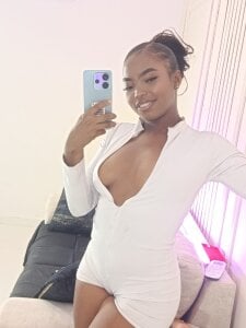 Kenia_Storm white suits me well 🤍 圖片 6