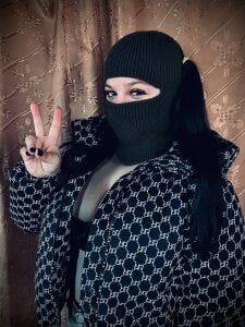 Zeta_Jones Public Pic