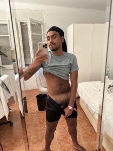 h0rnyboy101 Public Pic
