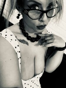 ZoeMesmerize RETRO glasses🤍White lil cute, full of dots dress⚪️⚫️ Pic 2