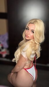 AnabelleDolly Public Pic 4